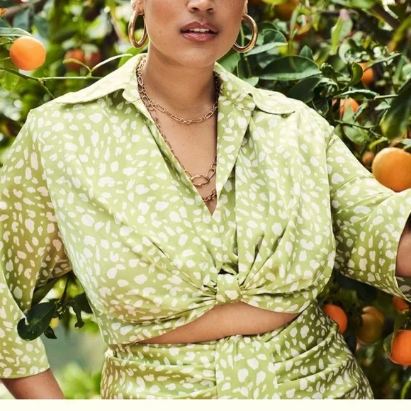 Eloquii Lime collard crop blouse - Picture 1 of 5